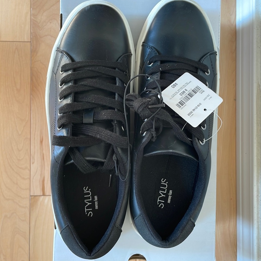 Stylus Swell Men Sneakers NIB